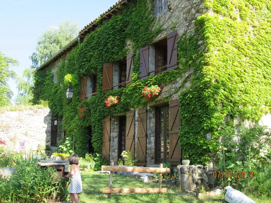 Ancienne ferme rénovée face à la montagne in Belcaire – Unterkunftsfoto 1