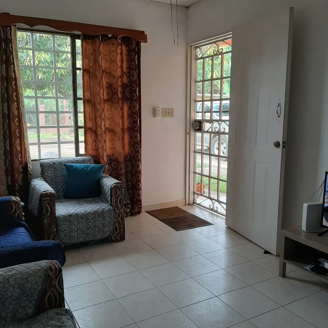 Shared living room image 1 at Habitación #2 Guayaba in David
